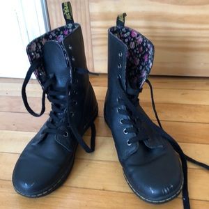 Dr. Martens Stratford 9-Eye Fold Down Boot